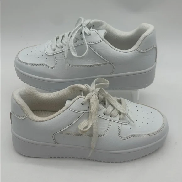 Time and Tru White Low Top Athletic Memory Foam Sneaker Shoes Women's - Size 8 - Picture 2 of 11